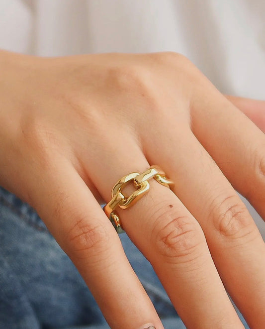 Elegant Chain Link Ring