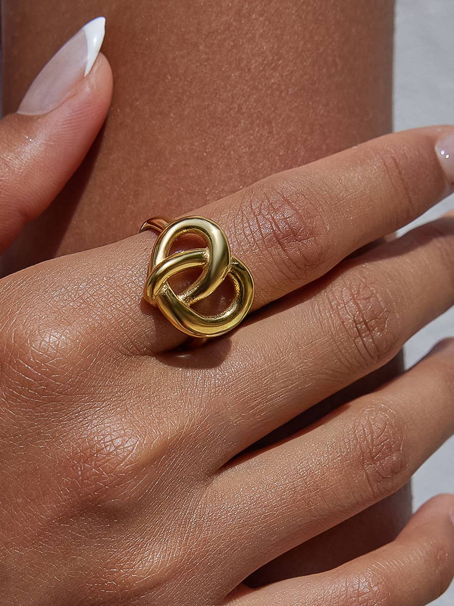 The Imperia Loop Ring
