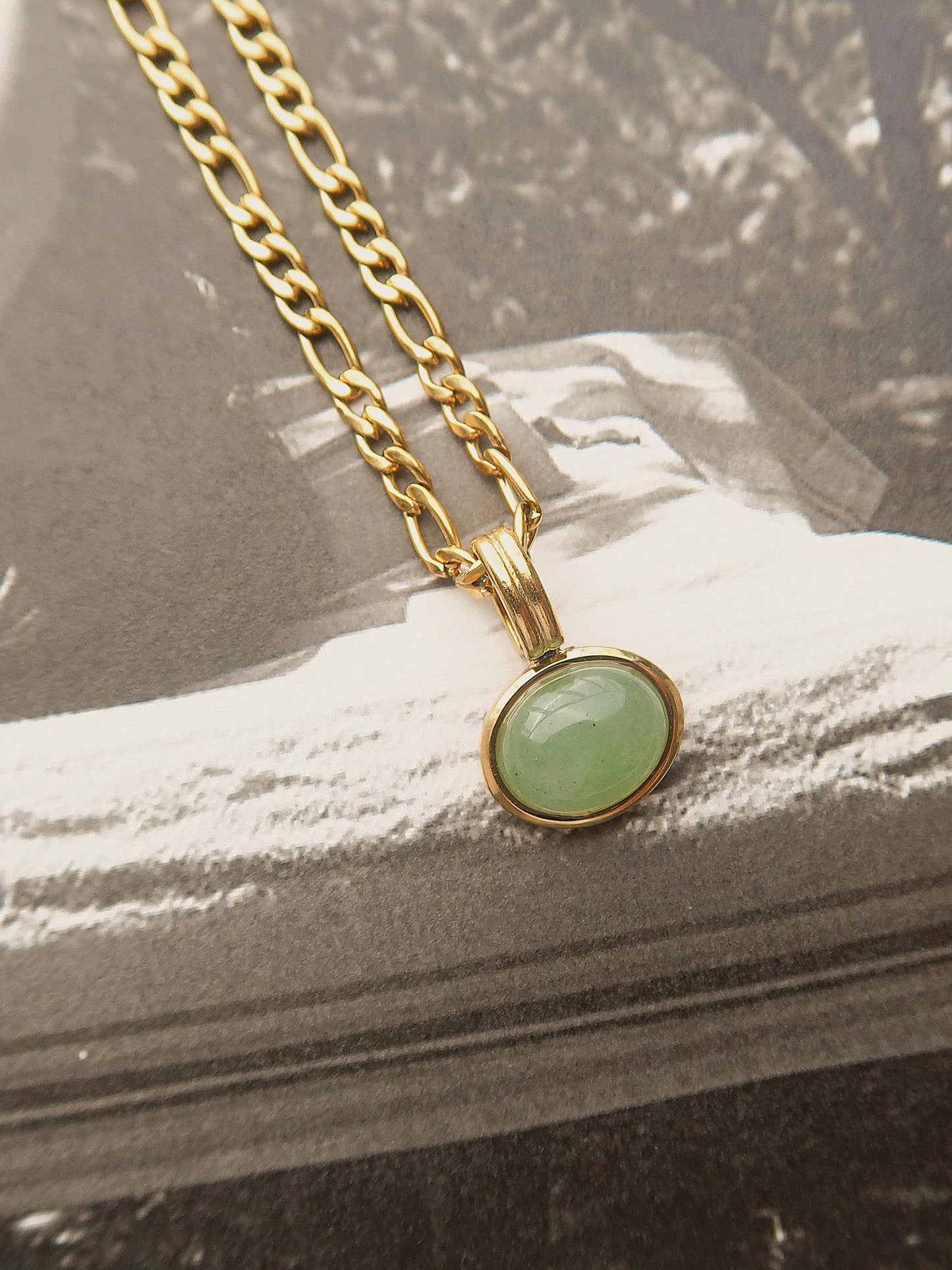 Meadow Stone Pendant Chain Necklace